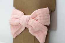 Load image into Gallery viewer, Peach Bow Clip