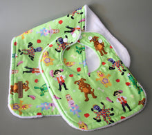 Load image into Gallery viewer, Willow Bib &amp; Burp Cloth Gift Box