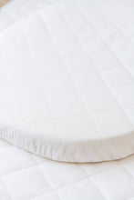Load image into Gallery viewer, Kiin Fitted Bassinet or Change Pad Organic Mattress Protector