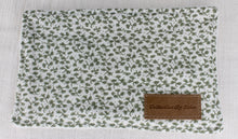 Load image into Gallery viewer, Green Vine Rectangle Wipe